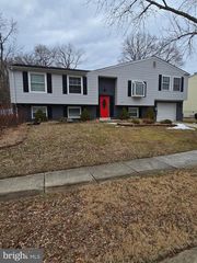 10508 Meadowridge Ln, Bowie, MD 20721