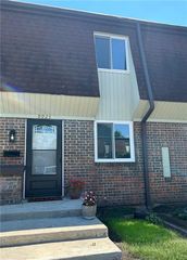 9923 W  52nd St, Merriam, KS 66203