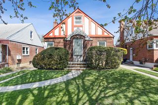 67-23 183rd St, Fresh Meadows, NY 11365