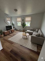15 4th St, Bristol, CT 06010