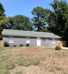 74 Torbrook Cv, Southaven, MS 38671