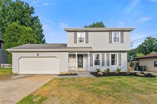 3565 Darbyshire Dr, Canfield, OH 44406