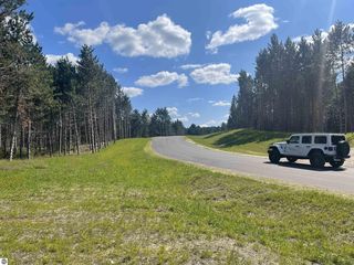 Dockery Rd NW #6, Williamsburg, MI 49690
