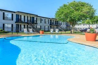 9600 Braes Bayou Dr #69, Houston, TX 77074
