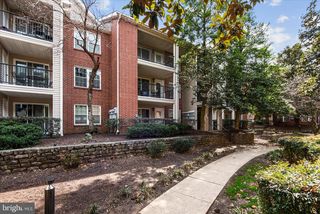 3308 Wyndham Cir #221, Alexandria, VA 22302