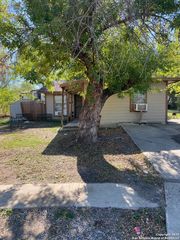 8226 LAZY CREEK ST, San Antonio, TX 78242