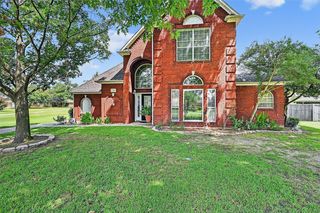 736 Kiowa Dr W, Lake Kiowa, TX 76240