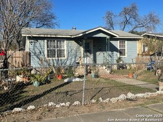 1711 Leal St, San Antonio, TX 78207