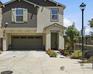 898 Lake Park Cir, Galt, CA 95632