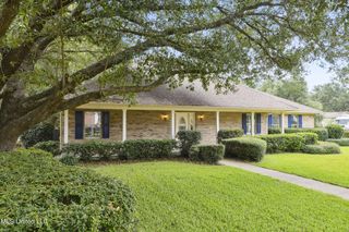 2402 W  Shore Dr, Biloxi, MS 39532