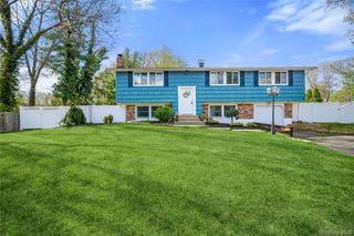 12 Branch Lane, East Setauket, NY 11733