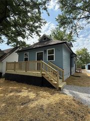 728 E  3rd St, Cameron, MO 64429