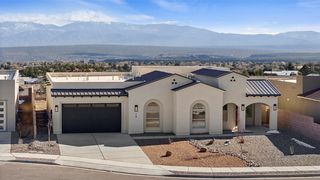 18 Confianza St, Los Alamos, NM 87544