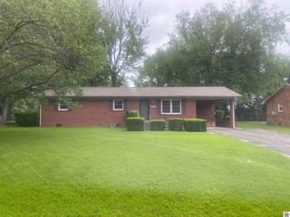 1610 Magnolia Dr, Murray, KY 42071