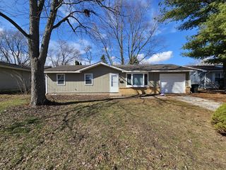 2208 E  Country Squire Dr, Urbana, IL 61802