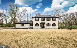 2 Glennoll Dr, Chadds Ford, PA 19317