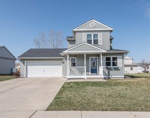 1222 Phoenix Dr, Waukesha, WI 53186