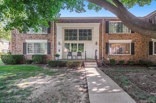 651 E  Fox Hills Dr, Bloomfield Hills, MI 48304