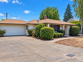 1161 NW Ellis St, Roseburg, OR 97471