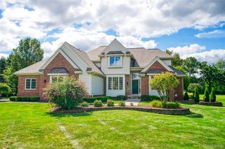 4692 Edinburgh Dr, Howell, MI 48843