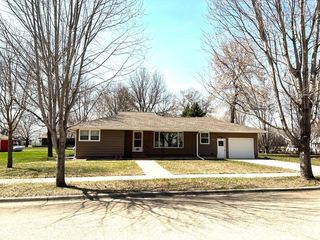 405 N  Broadway St, Ellsworth, MN 56129