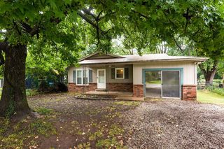 2755 W Chestnut Street, Springfield, MO 65802