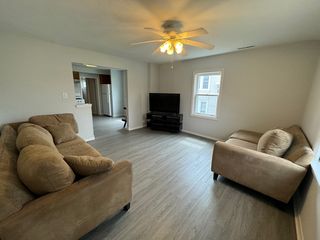 410 1/2 N  4th St, Dekalb, IL 60115
