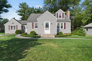 7 Cummings Rd, Tyngsboro, MA 01879