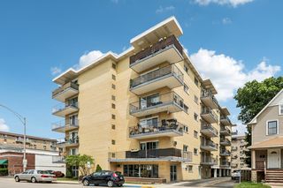320 Circle Ave #403, Forest Park, IL 60130