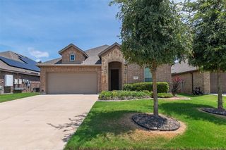 235 Dakota Dr, Waxahachie, TX 75167