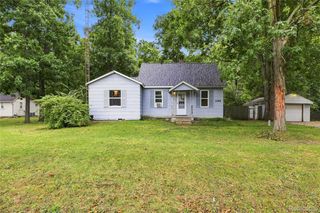 1188 Harding Dr, Flint, MI 48507