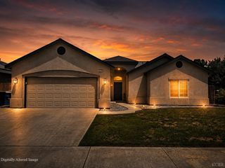 1416 Victory Ct, Hanford, CA 93230