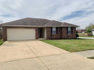 1035 N  Golden Ave, Springfield, MO 65802