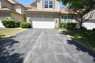 590 Countryfield Ln, Elgin, IL 60120