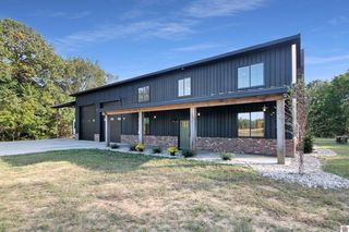 215 Wintergreen Ln, Murray, KY 42071