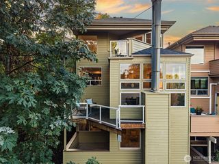 218 31st Ave S, Seattle, WA 98144