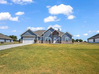 1017 Don Eve Ct, Azle, TX 76020