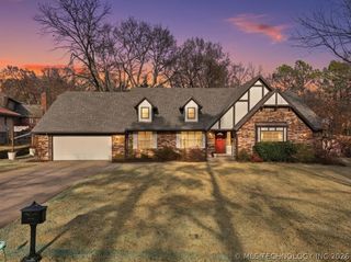 7127 S  Columbia Ave, Tulsa, OK 74136