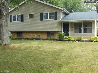 716 Thornwood St, Elyria, OH 44035