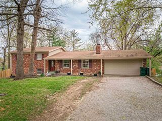 8013 Larch Ln, Evansville, IN 47710