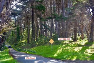 37022240 Carlos St, Moss Beach, CA 94038