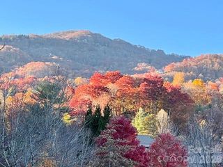 245 Greenview Dr, Maggie Valley, NC 28751