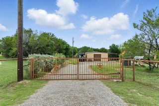 565 Ridgeway Dr, Bluff Dale, TX 76433