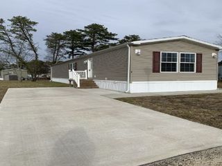 4 Mink Ct, Whiting, NJ 08759