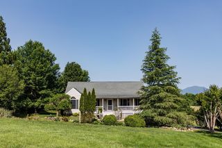 206 Meadowhill Cir, Goode, VA 24556