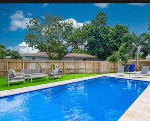 4318 Taylor St, Hollywood, FL 33021