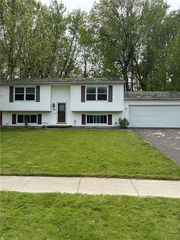 907 Lake Shore Blvd, Rochester, NY 14617