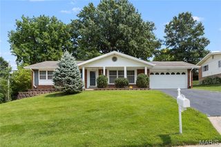 24 Forest Crest Dr, Chesterfield, MO 63017
