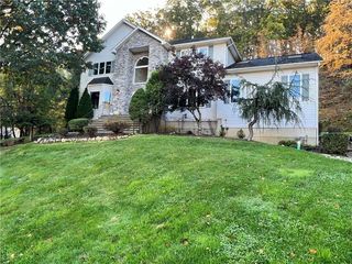 6 Pyngyp Road, Stony Pt, NY 10980