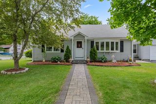 21 William Ward St, Uxbridge, MA 01569